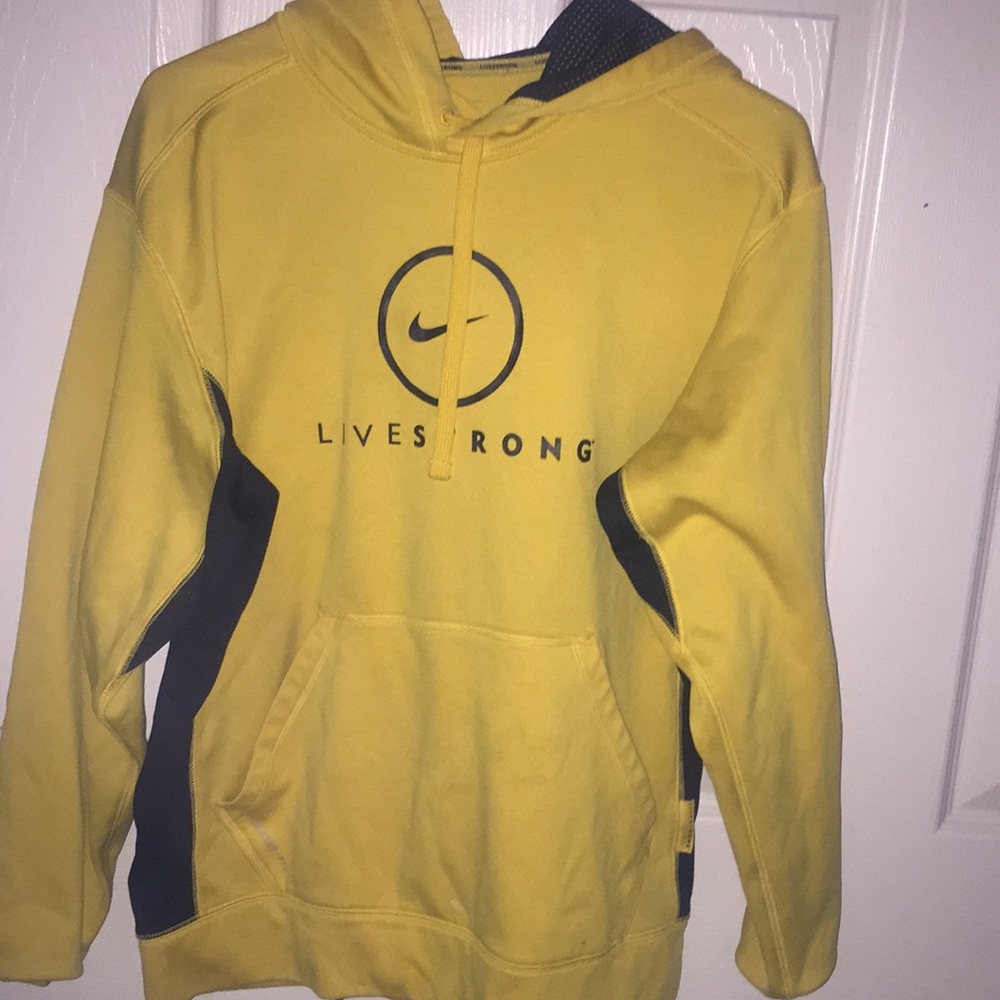LiveString Nike Hoodie 💛